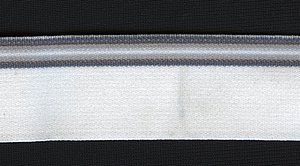 Bundband Elastik, wei, mit grauen,weien Streifen, Reststck 45 cm