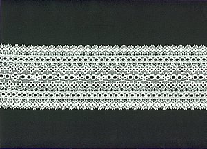 Elastische Spitze, Vanilla mit geometrischem Bndchen-Muster, Reststck 22 cm
